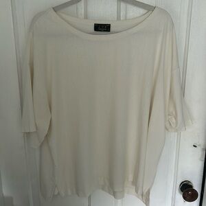 Cream short sleeve wide crew neck blouse.  79% rayon, 39% linen. Never worn.